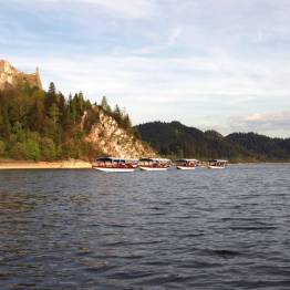 CZORSZTYNIANKA cruceros en góndola por el lago Czorsztyńskie alojamiento JĘDRUŚ Polonia Pieniny